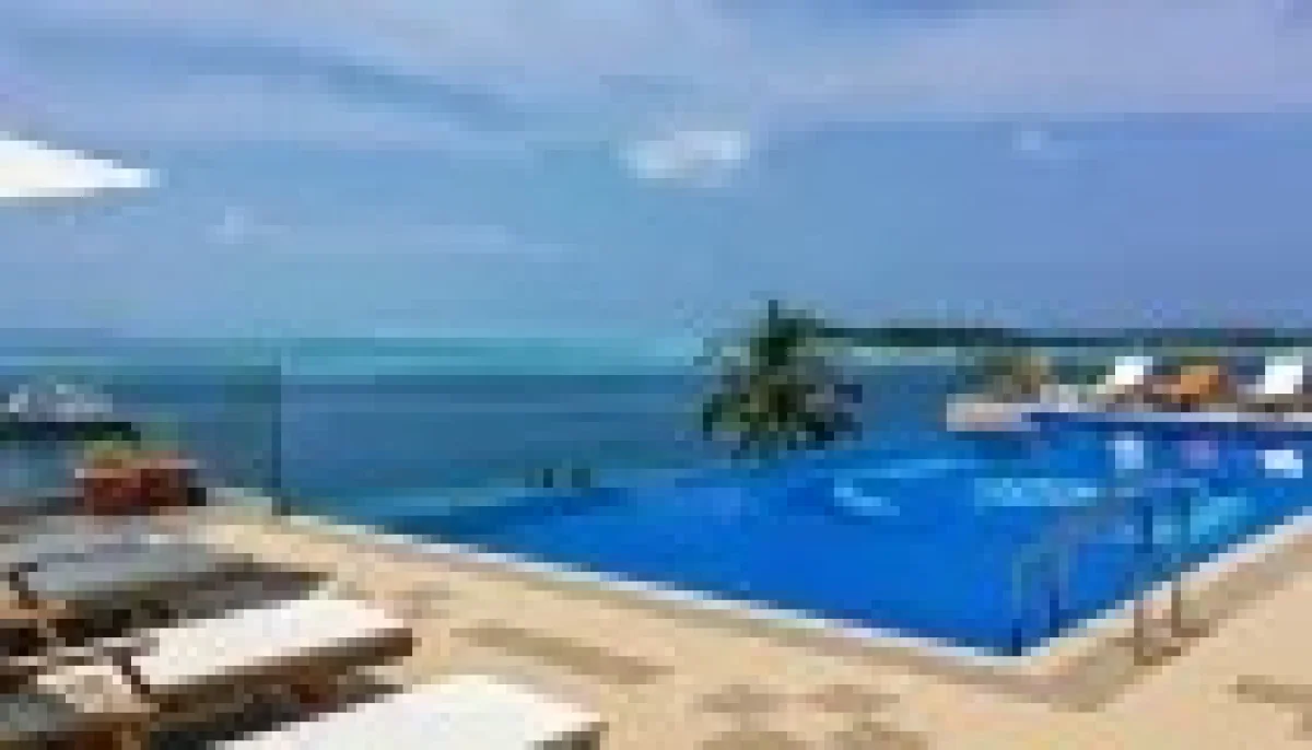 Saison-Infinity-Pool