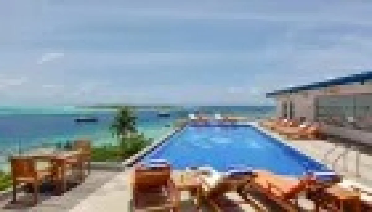 Saison-Infinity-Pool