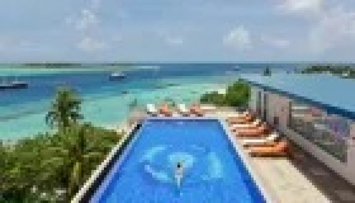 Saison-Infinity-Pool