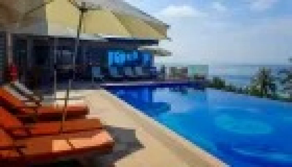 Saison-Infinity-Pool