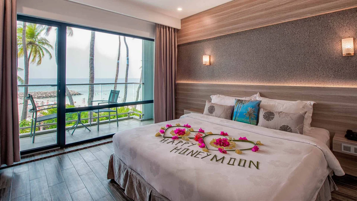 Honeymoon-Zimmer mit Meerblick und Balkon