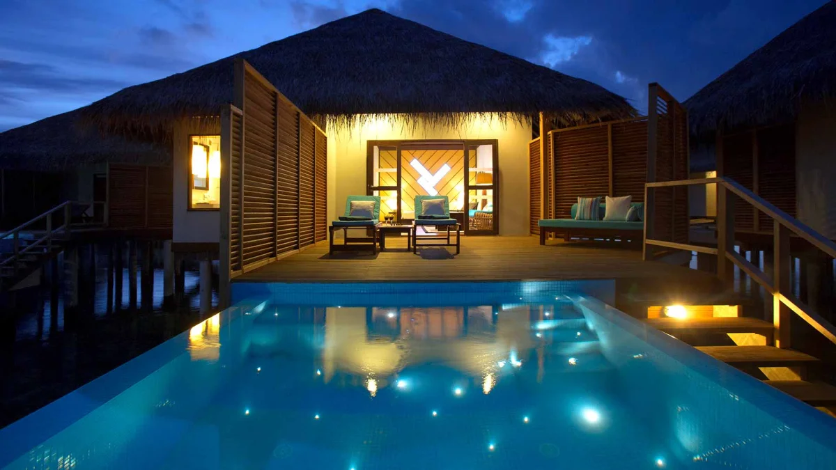 Water Bungalow with Pool