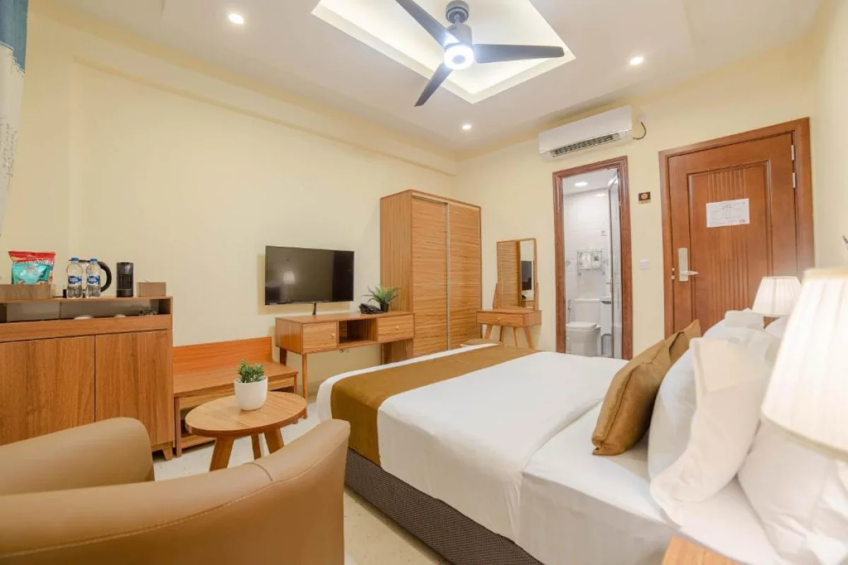 Deluxe Queen Room with City View & Balcony
