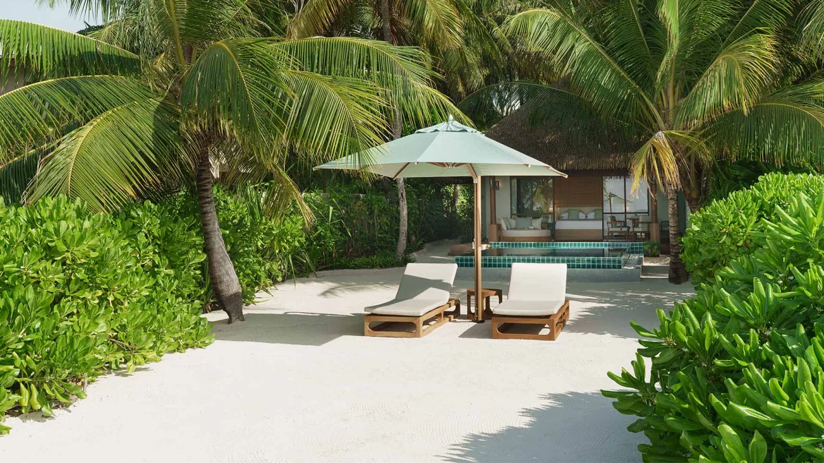 16 Deluxe Beach Bungalows with Pool