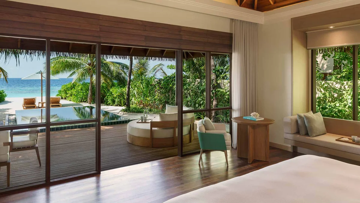 16 Deluxe Beach Bungalows with Pool