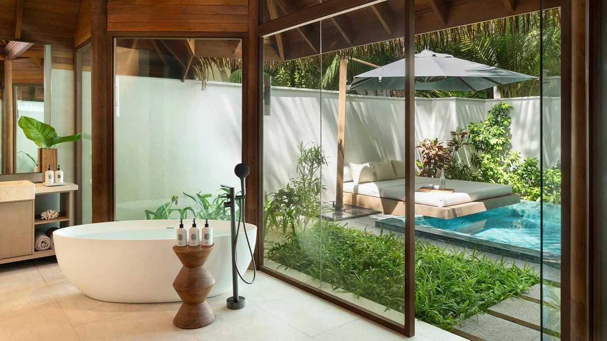 16 Deluxe Beach Bungalows with Pool